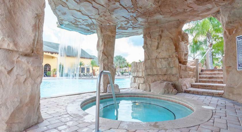 Spacious Villa Near Disney Four Corners ภายนอก รูปภาพ