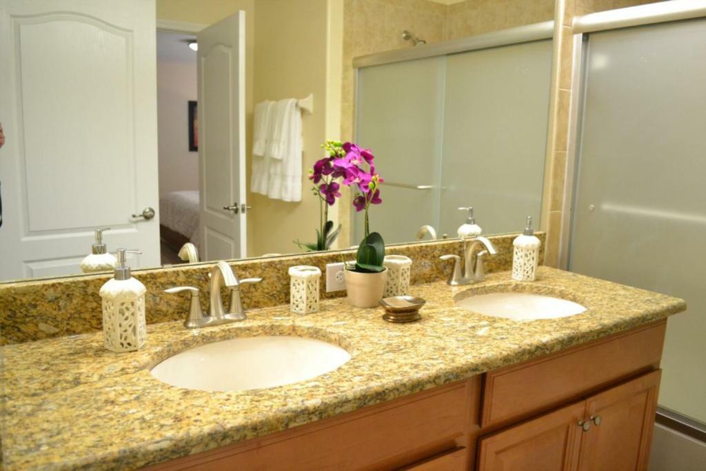 Spacious Villa Near Disney Four Corners ภายนอก รูปภาพ
